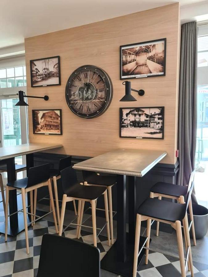 Hotel-Cafe Du Trinquet Cambo-les-Bains Bagian luar foto