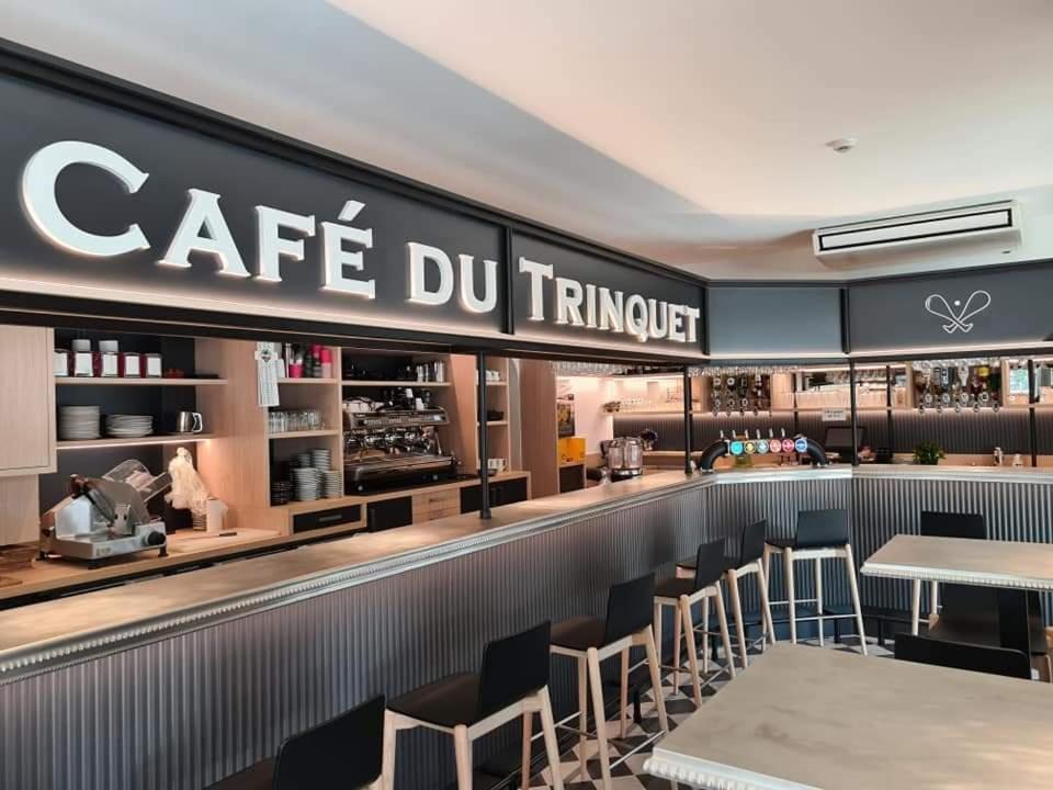 Hotel-Cafe Du Trinquet Cambo-les-Bains Bagian luar foto