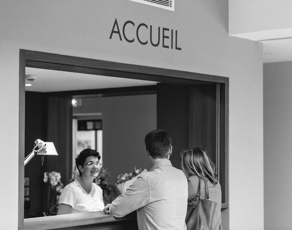 Hotel-Cafe Du Trinquet Cambo-les-Bains Bagian luar foto