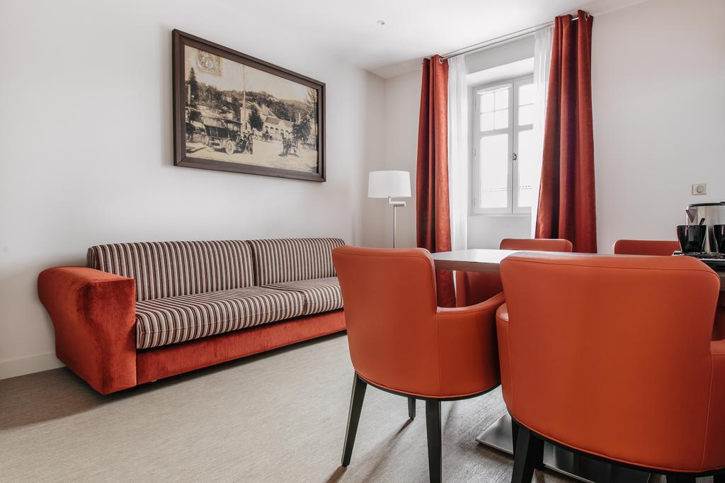 Hotel-Cafe Du Trinquet Cambo-les-Bains Bagian luar foto
