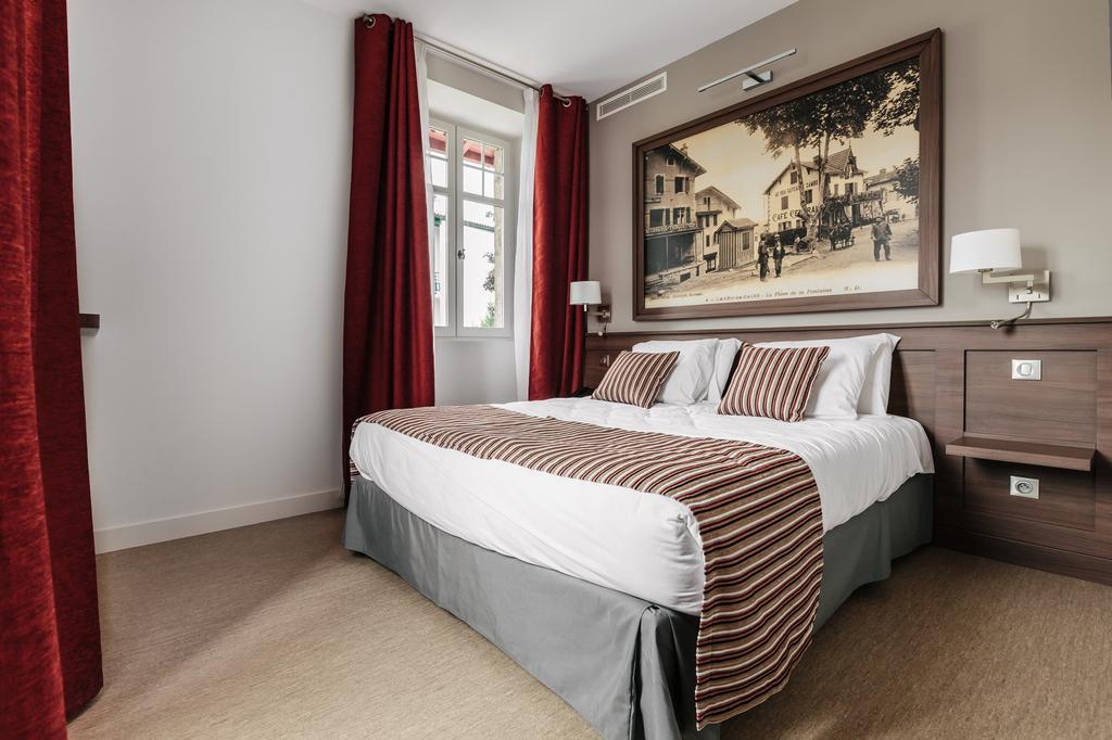 Hotel-Cafe Du Trinquet Cambo-les-Bains Bagian luar foto