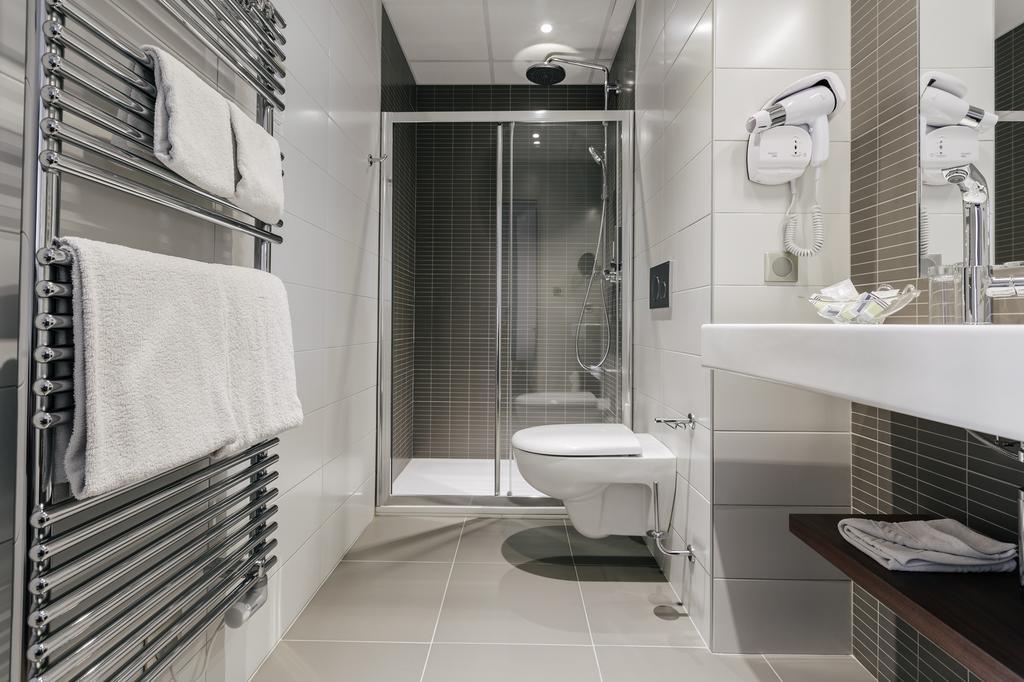 Hotel-Cafe Du Trinquet Cambo-les-Bains Bagian luar foto