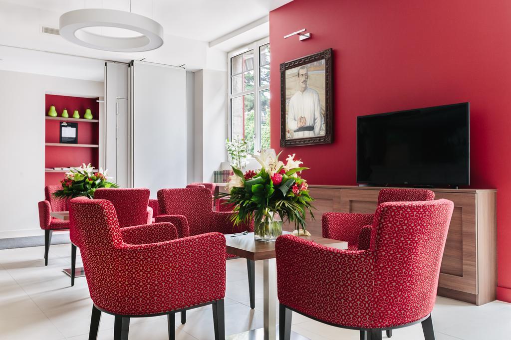 Hotel-Cafe Du Trinquet Cambo-les-Bains Bagian luar foto