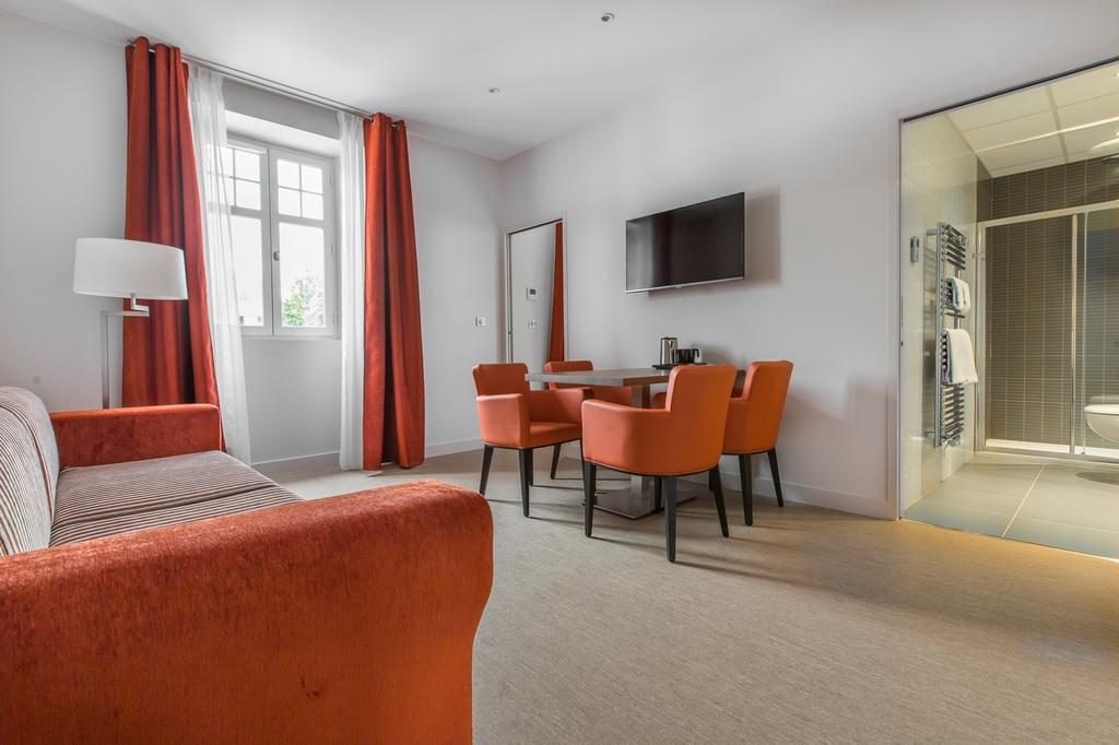 Hotel-Cafe Du Trinquet Cambo-les-Bains Bagian luar foto